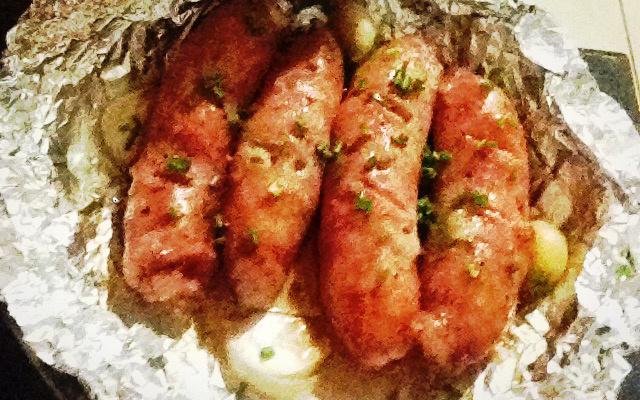 Linguiça assada com batatas