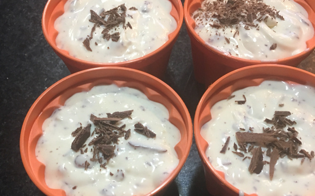 Sorvete de leite em pó com flocos