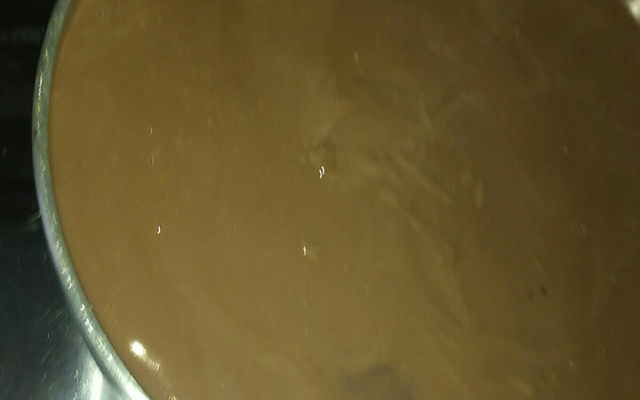 Bolo de chocolate sem leite com cobertura de pudim