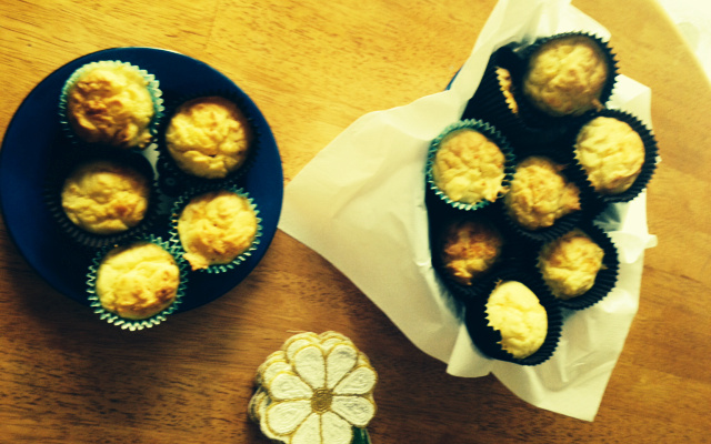 Bolinho de cenoura com queijo (cupcake salgado)