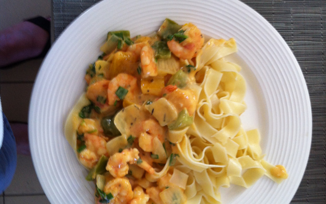 Camarão flambado ao molho de coco