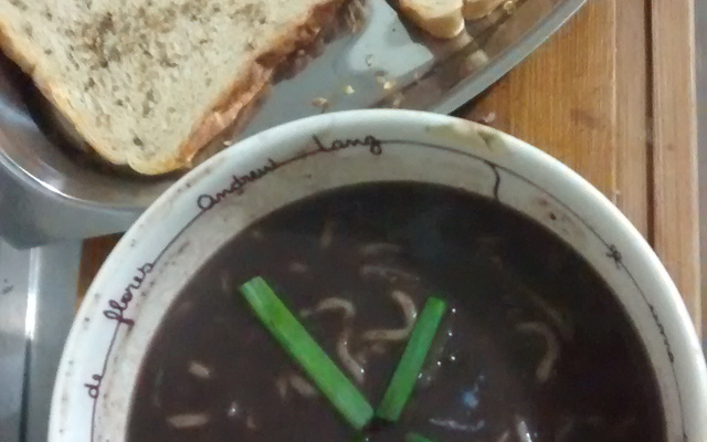 Sopa de feijão deliciosa na pressão