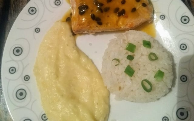 Salmão com molho de maracujá