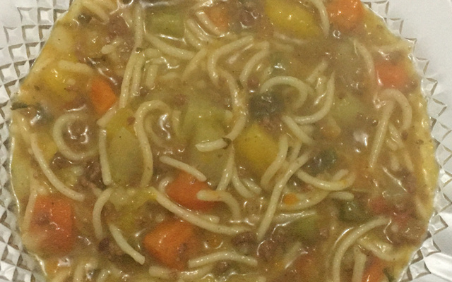 Sopa de macarrão com legumes