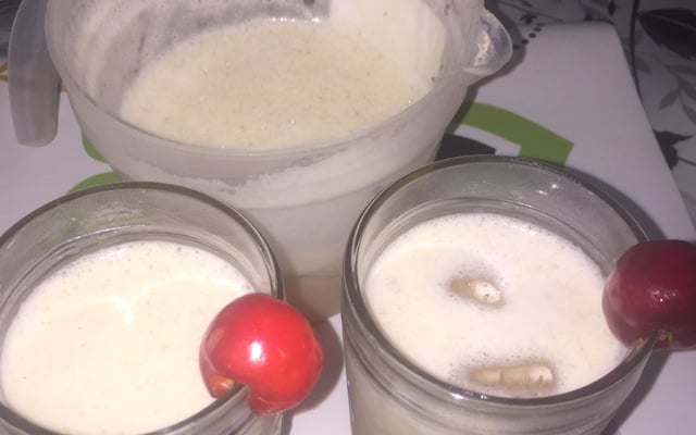 Suco de acerola com leite e chia