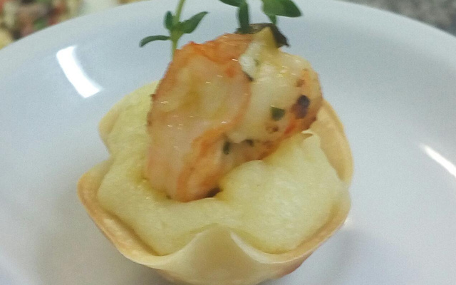 Cestinha de purê com camarão