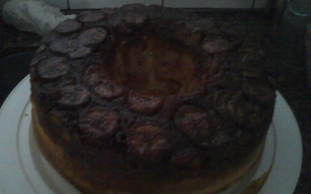 Bolo de banana com calda