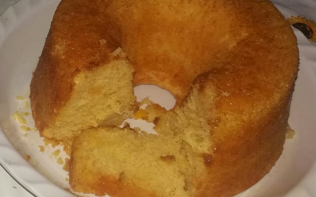 Bolo de laranja com calda