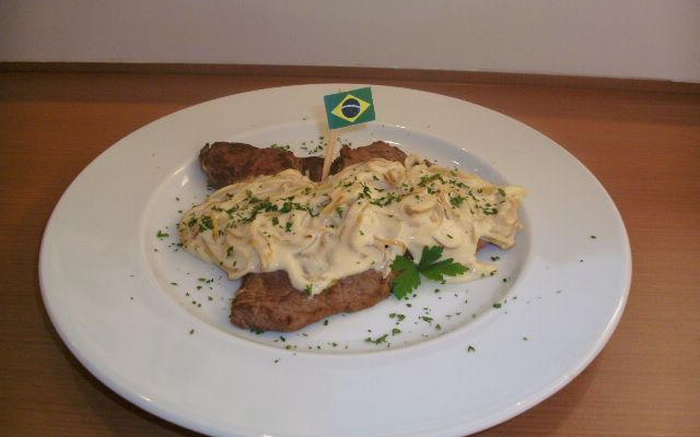 Bife acebolado