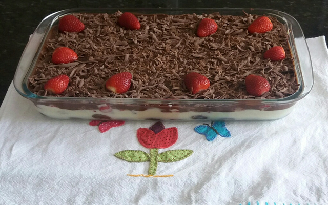Pavê de chocolate com morango