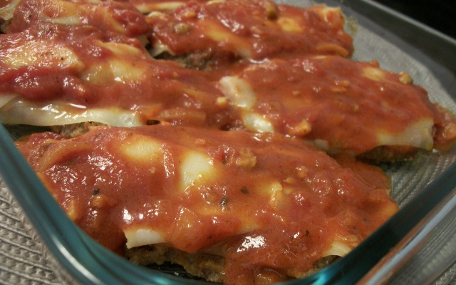 Enrolado de frango à parmegiana