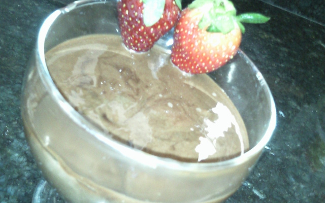 Mousse de chocolate com morango