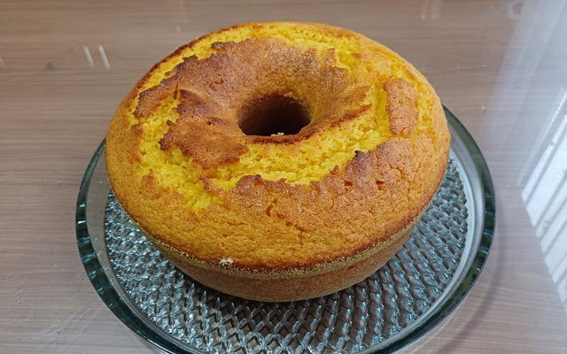 Broa de fubá molhadinha, fofinha e sem glúten