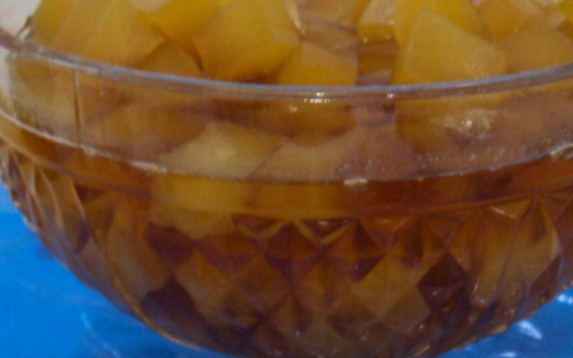 Doce de mamão em quadrados no cal