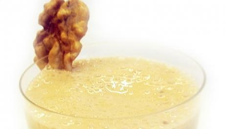 Vitamina de cereais com mel e nozes