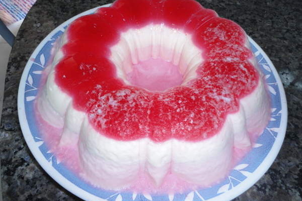 Pão de ló de chocolate com recheio e cobertura