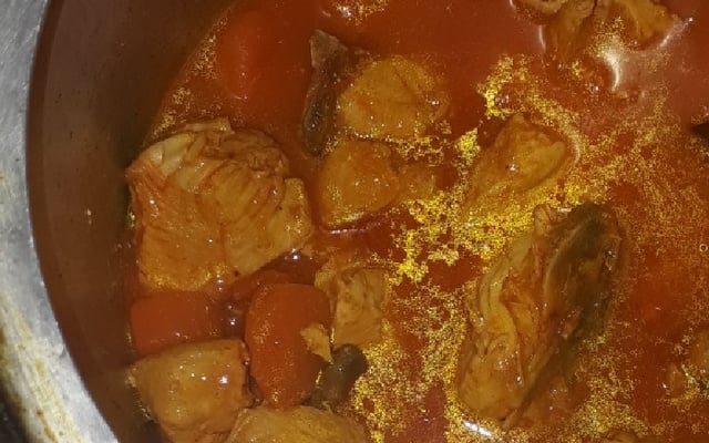 Frango com batata cozido na panela de pressão