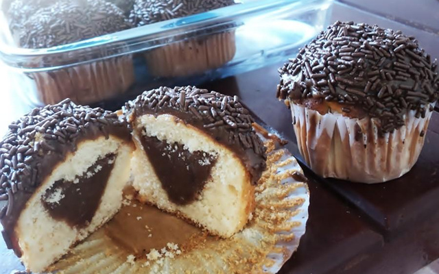 Cupcake de chocolate com cobertura de brigadeiro