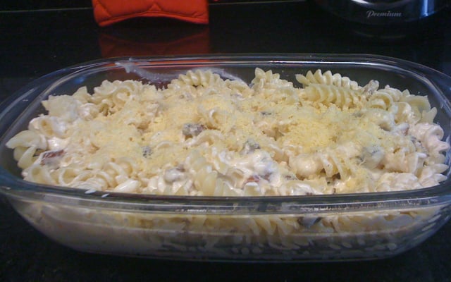 Macarrão com bacon e molho branco