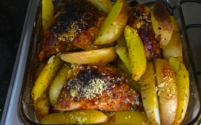 Alcatra suína ao barbecue com batatas rústicas