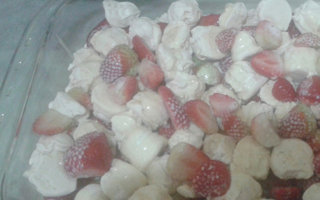 Torta de suspiro com morango