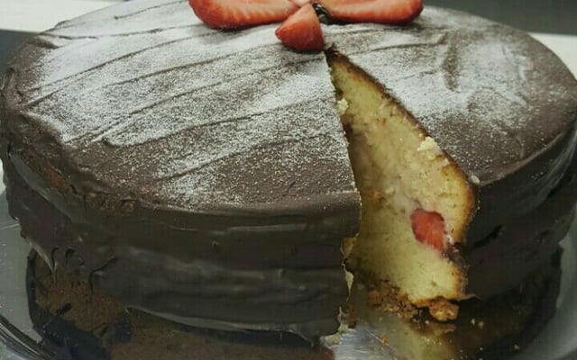 Bolo econômico recheado