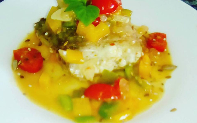 Pescada amarela com leite de coco e curry
