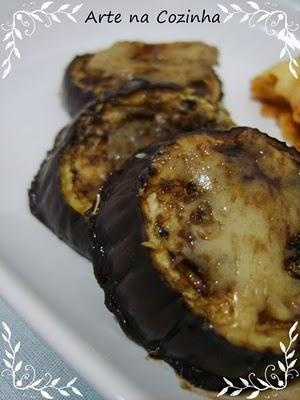 Salada morna de berinjela ao balsâmico