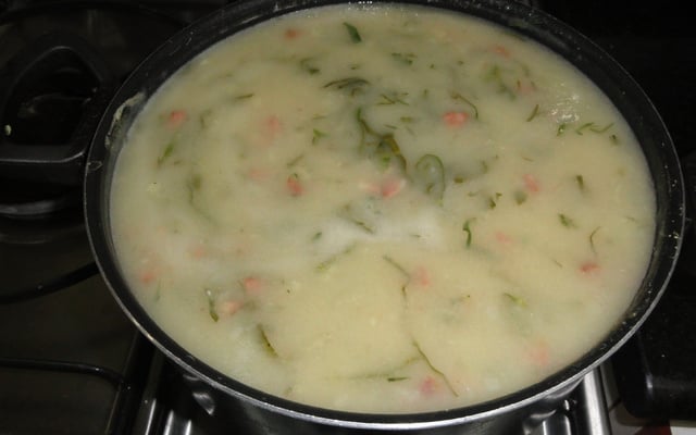 Caldo de aipim de calabresa e bacon