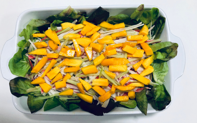 Salada de Kani com Manga