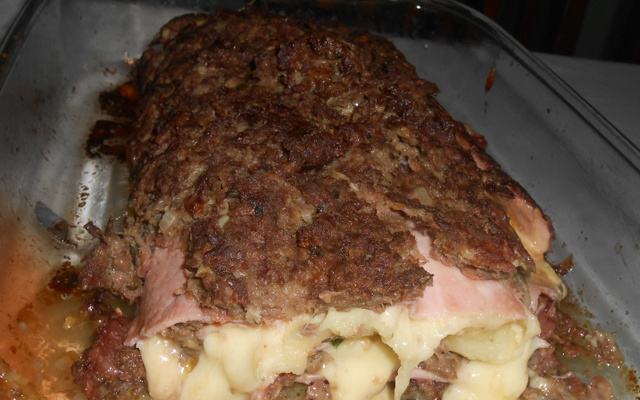 Rocambole de carne com batata