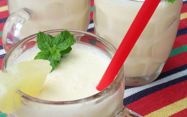 Coquetel de abacaxi com espumante