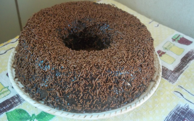 Bolo de chocolate com cobertura