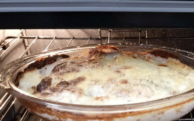 Filé de peito de frango ao forno com molho