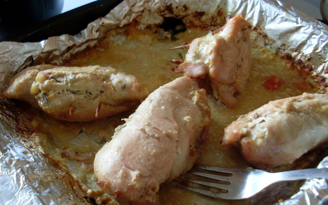 Filé de peito de frango recheado