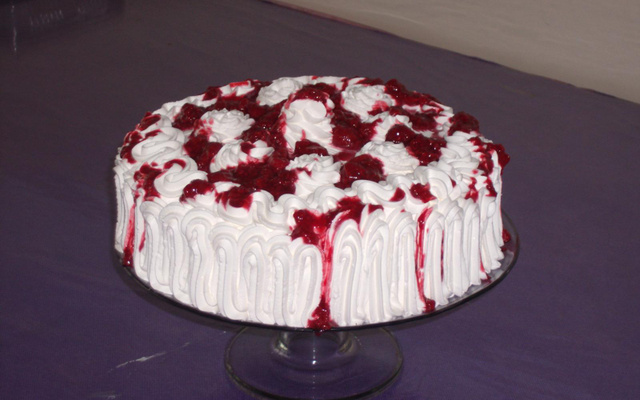 Torta mousse de chocolate branco com creme de chocolate preto