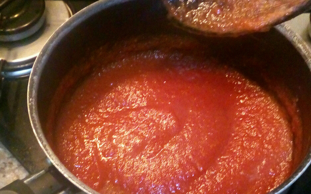 Molho fácil para pizza, tortilha, massas e afins