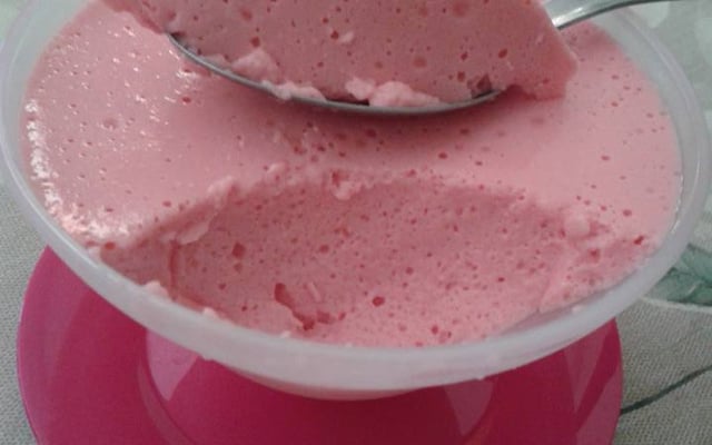 Mousse de morango simples e deliciosa