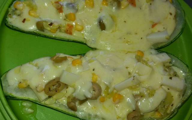Abobrinha recheada com ricota