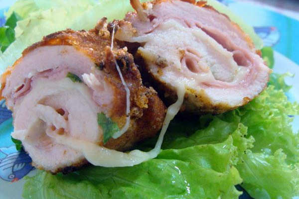 Rolês de frango recheado