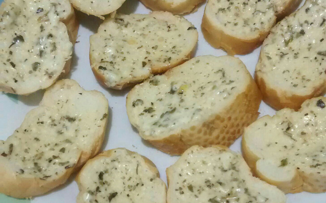 Pasta de alho para torradas da Kessy