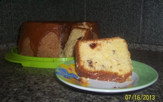 Bolo de fubá especial com erva-doce goiabada e coco