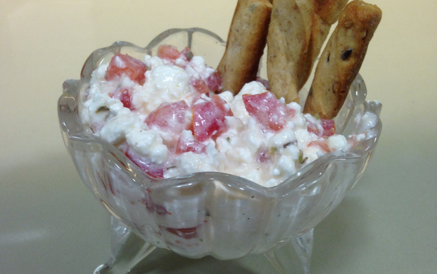 Patê light de queijo cottage com tomate