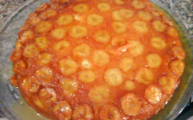 Torta de banana caramelizada
