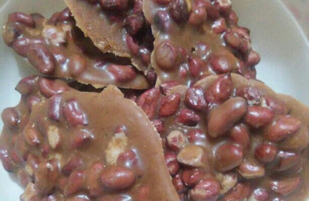 Pé-de-moleque tradicional