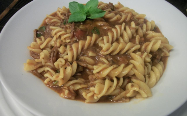 Macarrão expresso com calabresa e cenoura
