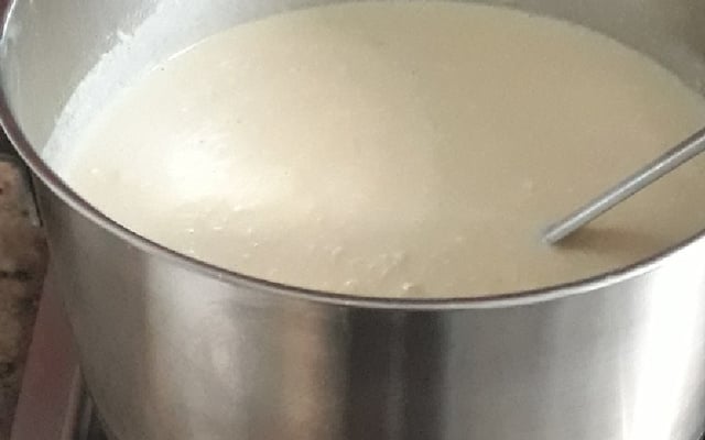 Sopa de alho poró com frango