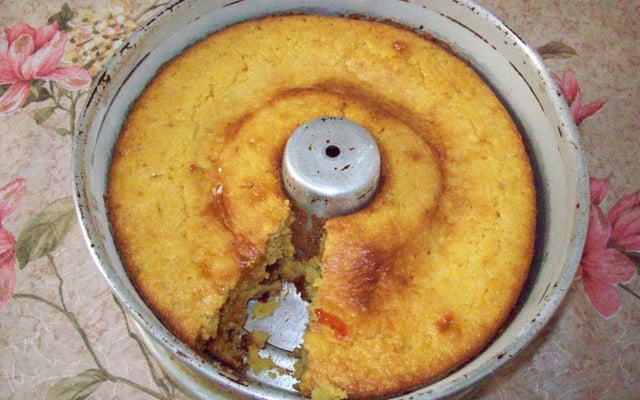 Bolo de milharina com goiabada