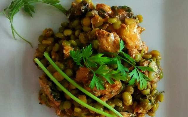 Sardinha com ervilha verde na manteiga