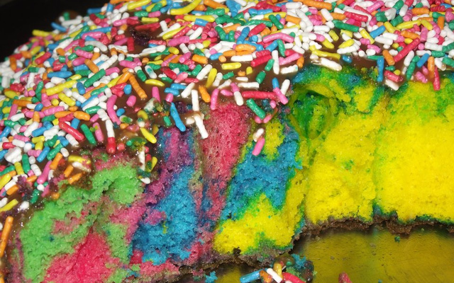 Bolo arco-íris